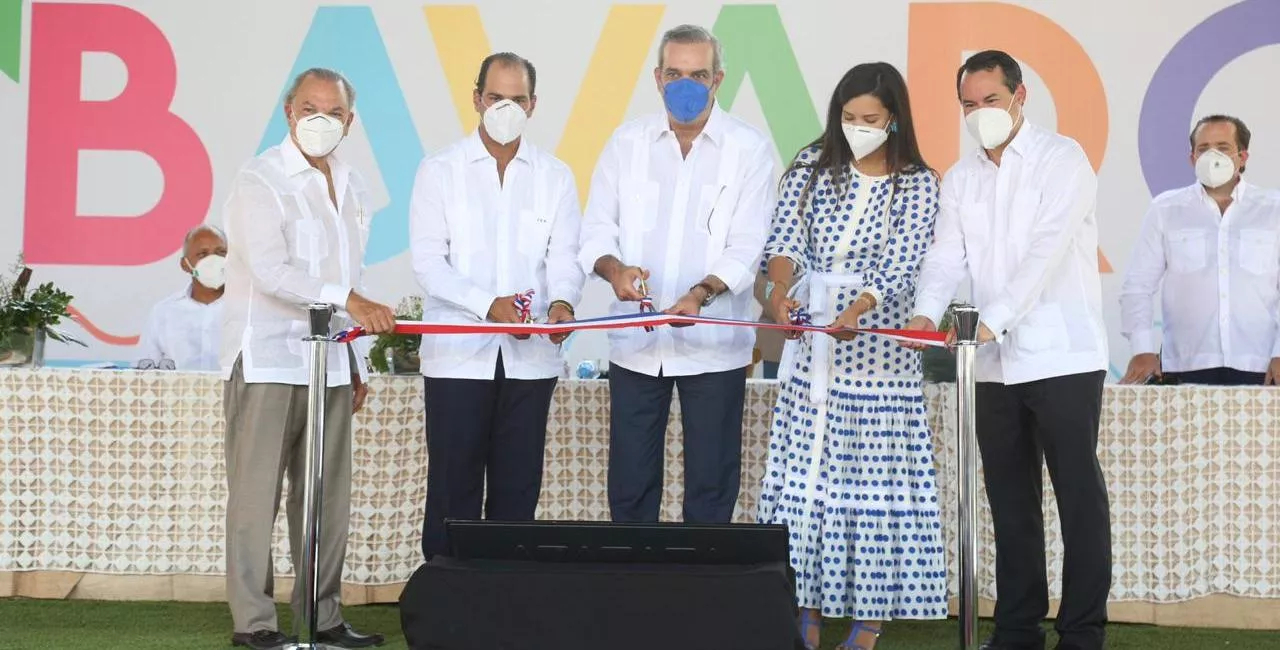 Presidente Luis Abinader encabeza inauguración plaza Bávaro City Center