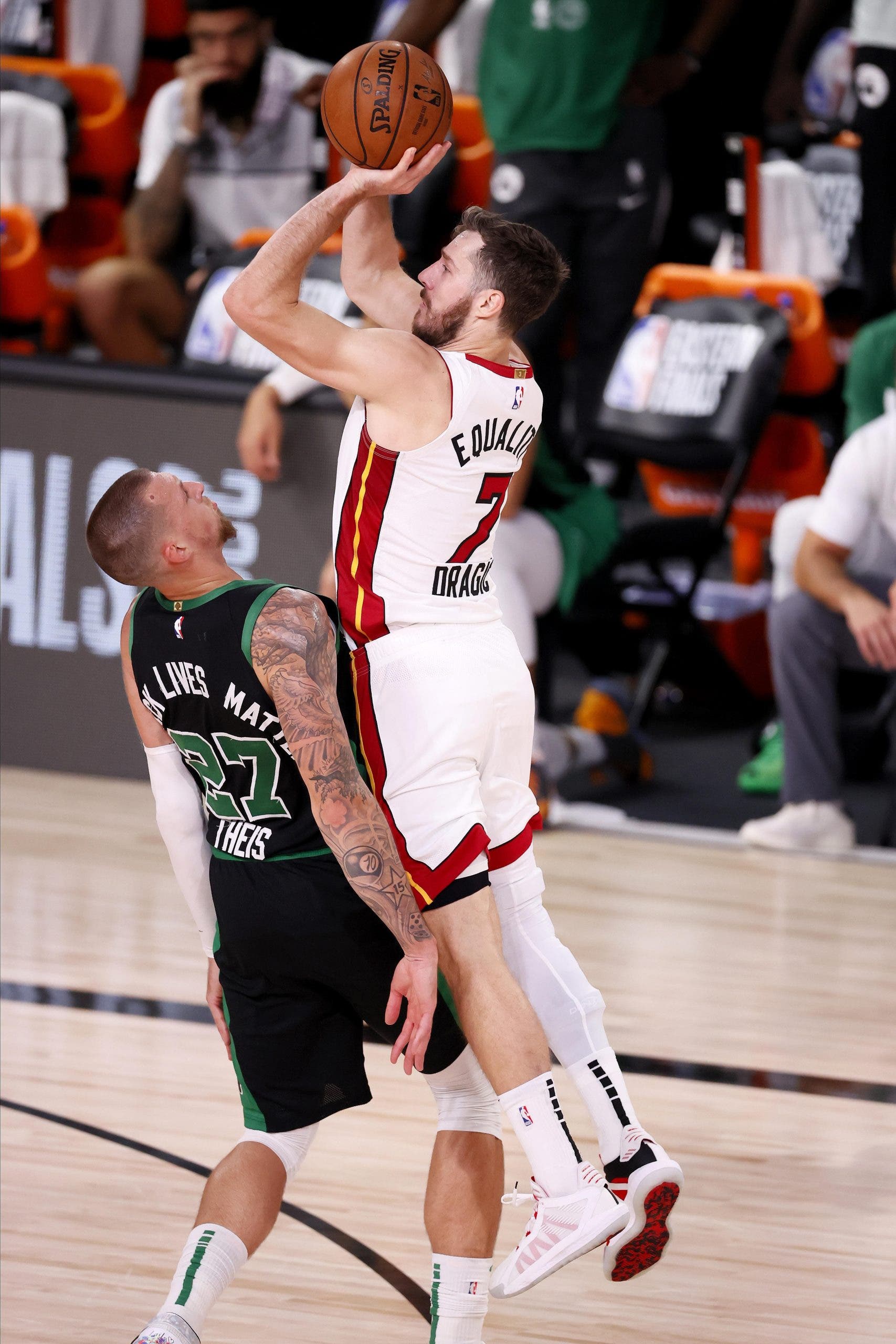 Celtics vencen a Heat y se mantienen con vida