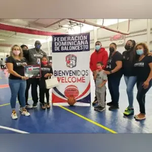 Fedombal rinde homenaje a madre del jugador de la NBA Karl Towns en New Jersey