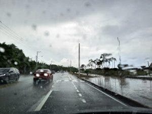 Frente frío provocará lluvias este domingo, según Meteorología