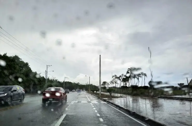 Fuertes aguaceros, tormentas eléctricas y ráfagas de viento para las próximas 24 a 48 horas