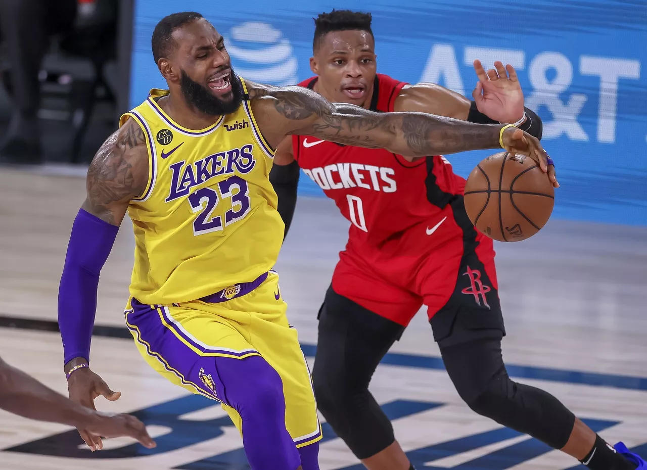 110-100. Los Lakers quedan a un triunfo de la final de la Conferencia Oeste