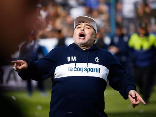 Maradona entrena a Gimnasia por primera vez desde la vuelta a las prácticas     