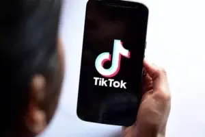 La dueña de TikTok paró su salida a bolsa tras un aviso de Pekín, según WSJ