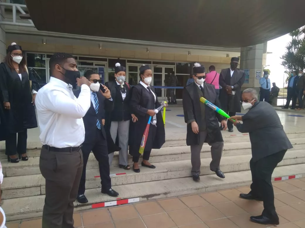 Abogados protestan frente a la Suprema Corte para que reabran tribunales