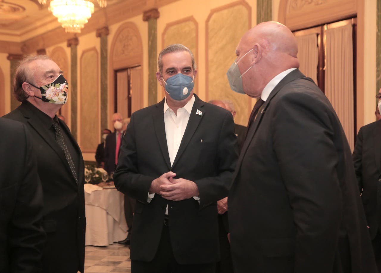 Presidente Luis Abinader ofrece cena al periodista  español Ignacio Ramonet