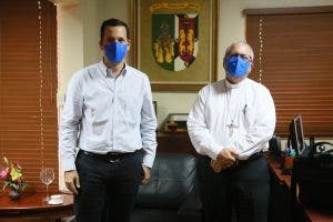 Monseñor Benito Ángeles recibe visita de Hugo Beras