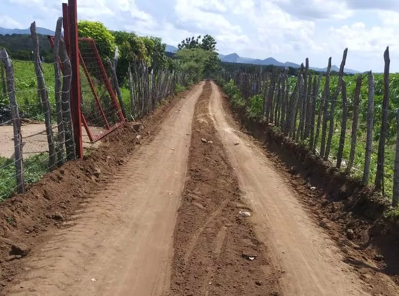 Agricultura acondiciona caminos vecinales y prepara pozos subterráneos en Baní