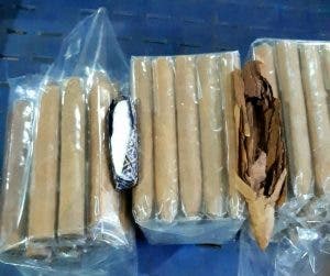 Autoridades ocupan 5 kilos de cocaína camuflados en tabaco en Aeropuerto del Cibao