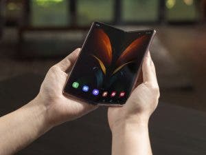 Samsung promociona nuevo celular plegable de 2.000 dólares