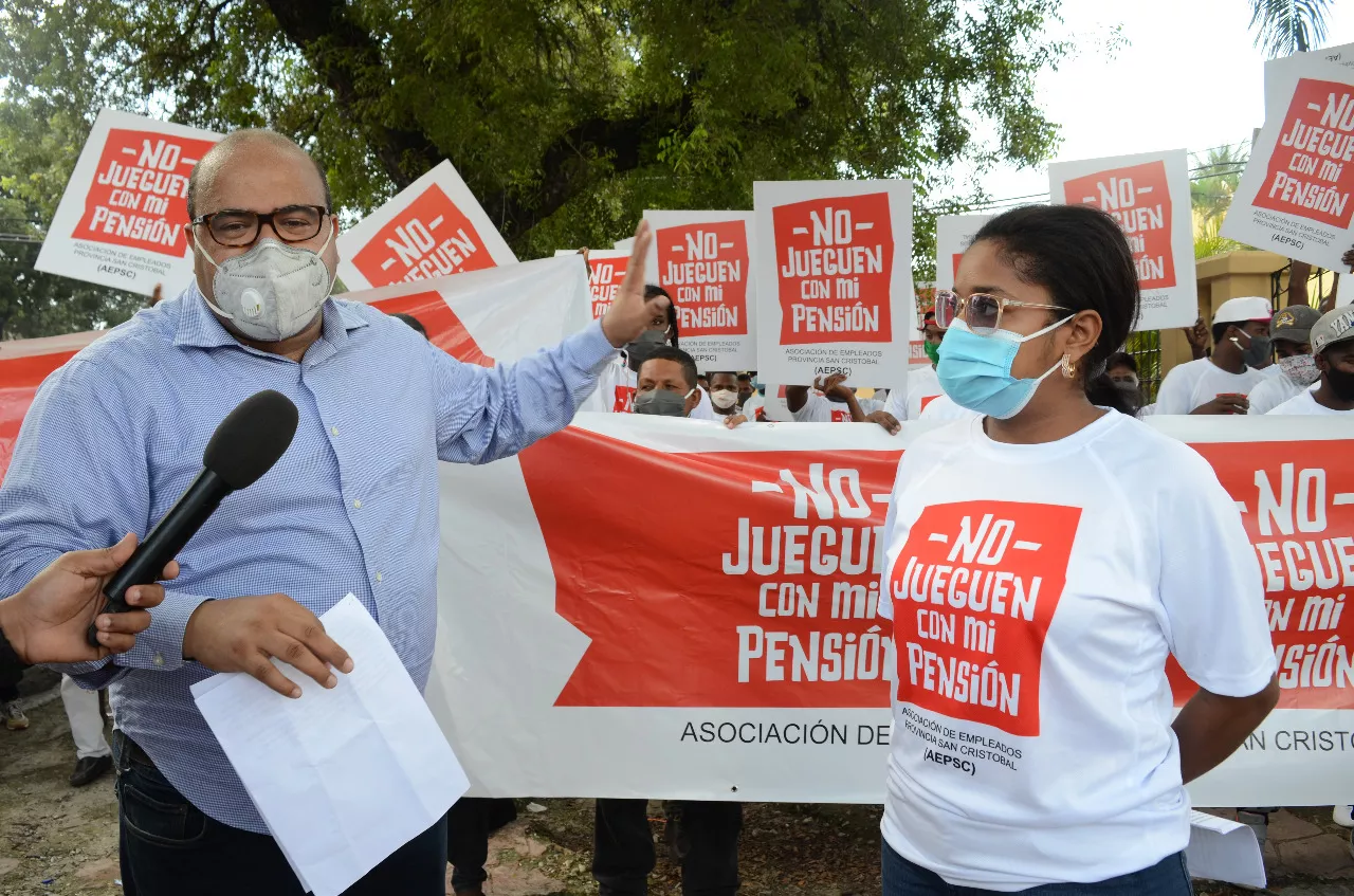 Empleados de San Cristóbal piden al Congreso desestimar proyecto 30% fondos de pensiones