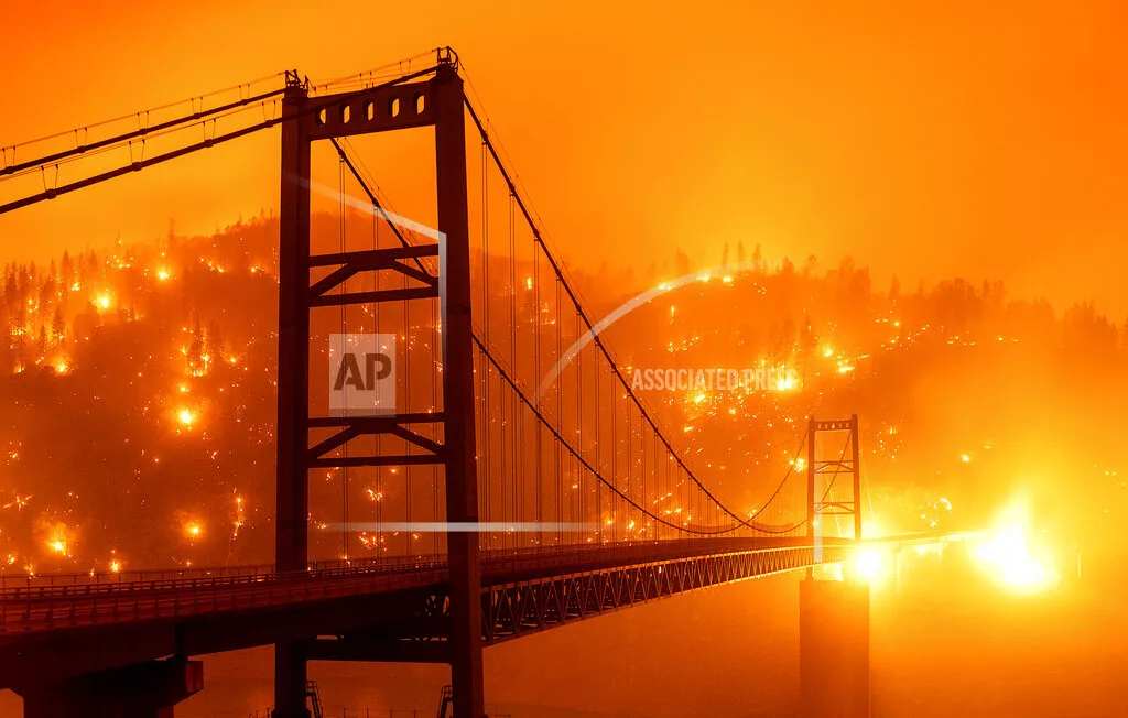 Incendios destruyen cientos de casas en noroeste de EEUU