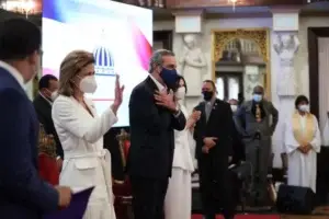 Presidente Luis Abinader encabeza acto Día de la Biblia en Palacio