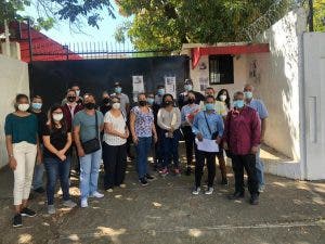 Venezolanos varados en R.Dominicana se hacen prueba de COVID previo a viaje