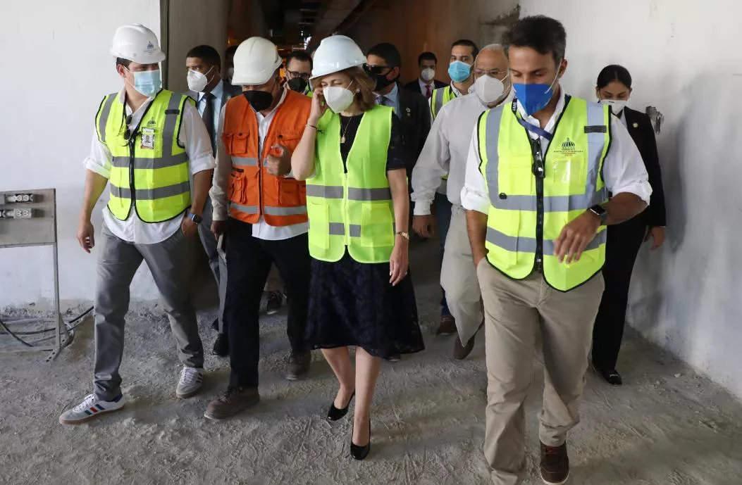 Raquel Peña supervisa avances en construcción Hospital Nelson Astacio