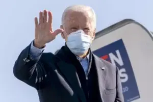 Asesores de Biden se reunirán con fabricantes de vacunas