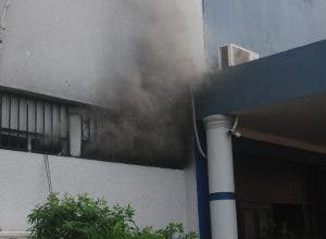 Fuego afecta servidores en Salud Pública