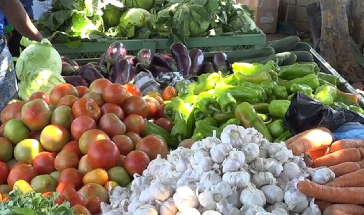 Comerciantes dicen hay escasez de ajo, cebolla y habichuelas