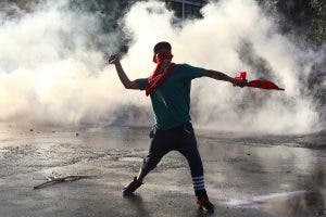 Marchas contra Piñera y violentos desmanes dejan 74 detenidos en Chile