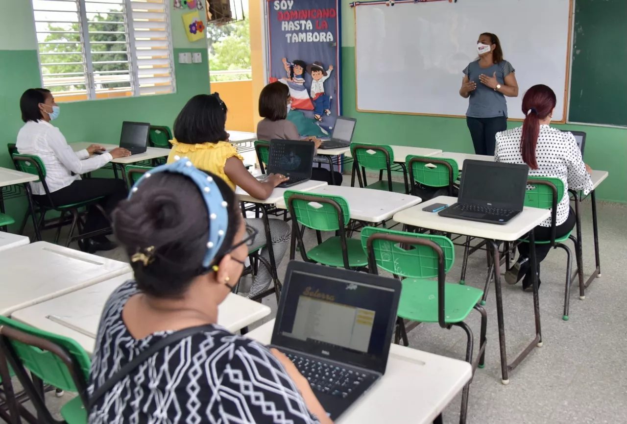 Más de 1 millón de espectadores diarios siguen cursos de capacitación del MINERD