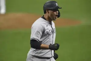 Yanquis remontan y ganan 10-9 para dejar fuera a los Indios