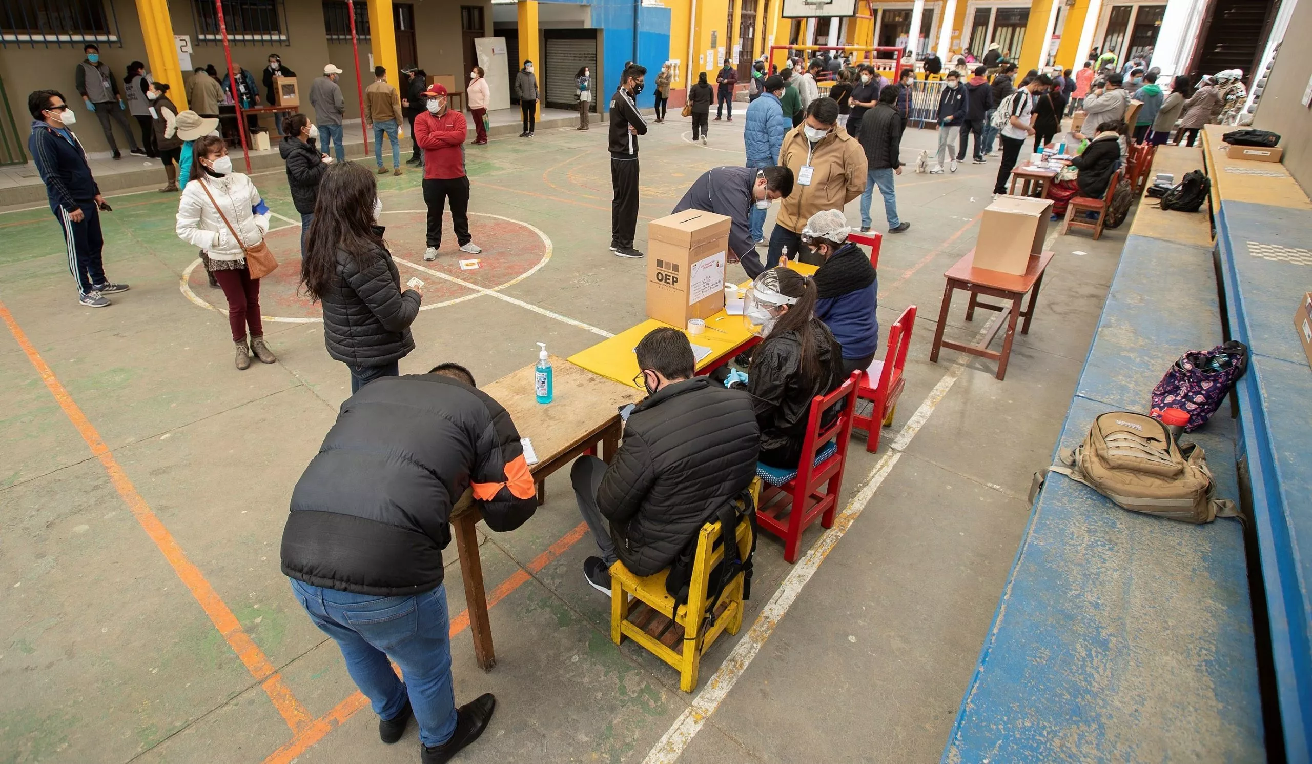 Elecciones en Bolivia transcurren con gran afluencia de votantes y en calma