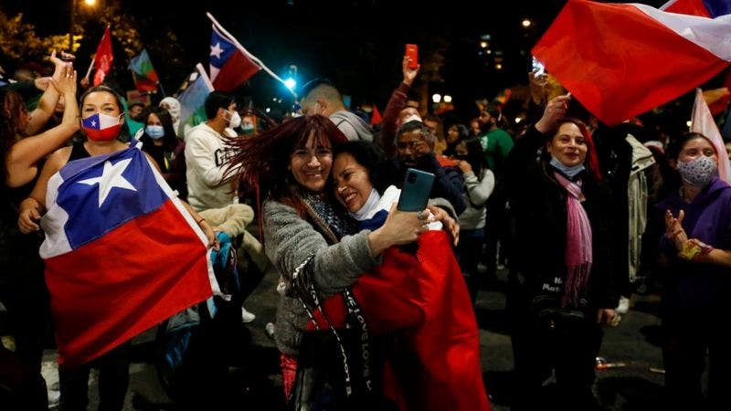 Plebiscito histórico: Chile aprueba por abrumadora mayoría cambiar la Constitución de Pinochet: ¿qué pasa ahora y por qué es un hito mundial?
