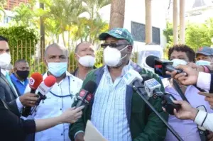 Sindicalistas realizan vigilia en rechazo al uso del 30% de los fondos de pensiones