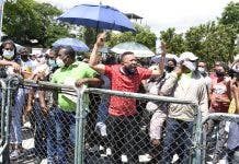 Vendedores de «La pulga» vuelven a protestar frente al Palacio Nacional