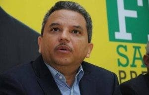 Fidel Santana renuncia del Frente Amplio