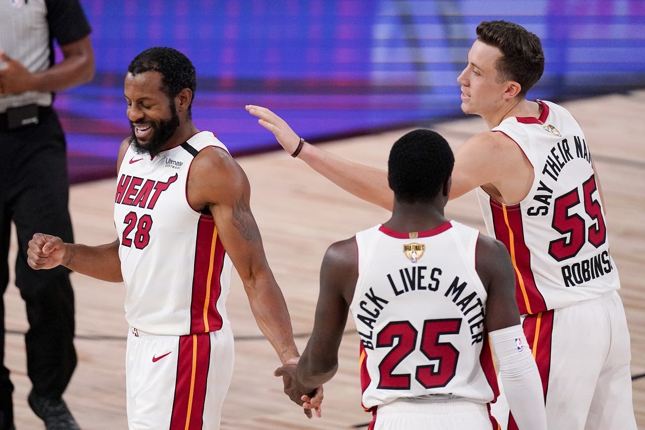 Heat vence a Lakers y extiende la final a un 6to partido