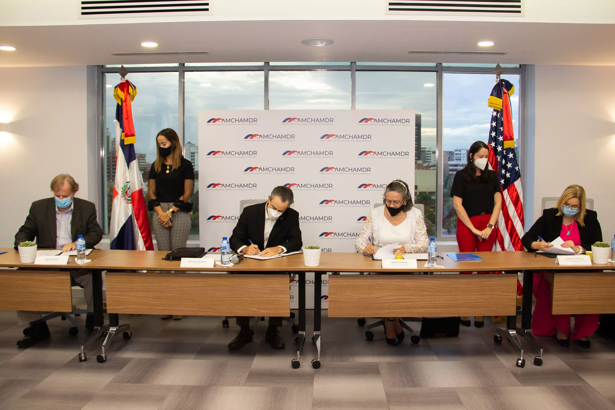 AMCHAMDR, Competitividad y Agricultura firman acuerdo con IESC para fortalecer la cadena de frío