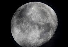 La Luna podría tener más agua congelada de lo que se cree
