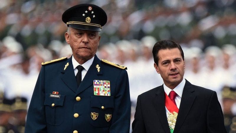 Detienen en EE.UU. al secretario de Defensa mexicano en el gobierno de Peña Nieto