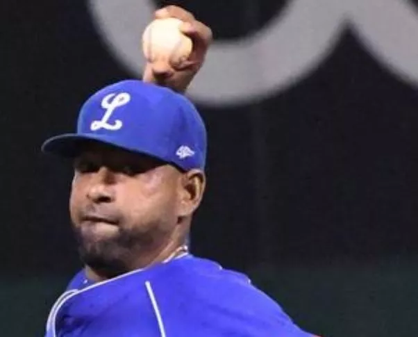 César Valdez  se prepara para ayudar al Licey