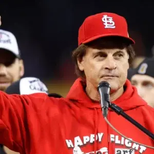 Tony La Russa regresa como mánager de Medias Blancas