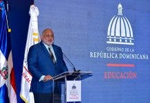 Ministro Roberto Fulcar  presenta proyecto de educación cívica