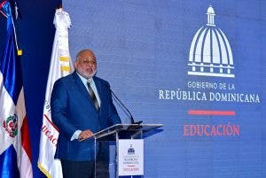 Ministro Roberto Fulcar  presenta proyecto de educación cívica