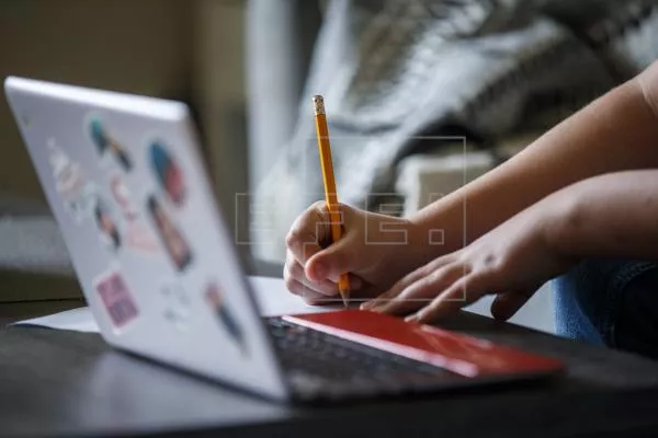 A madres de estudiantes les preocupa falta preparación para año escolar