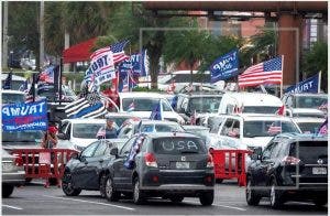 Miles recorren Miami en caravana contra el comunismo y a favor de Trump