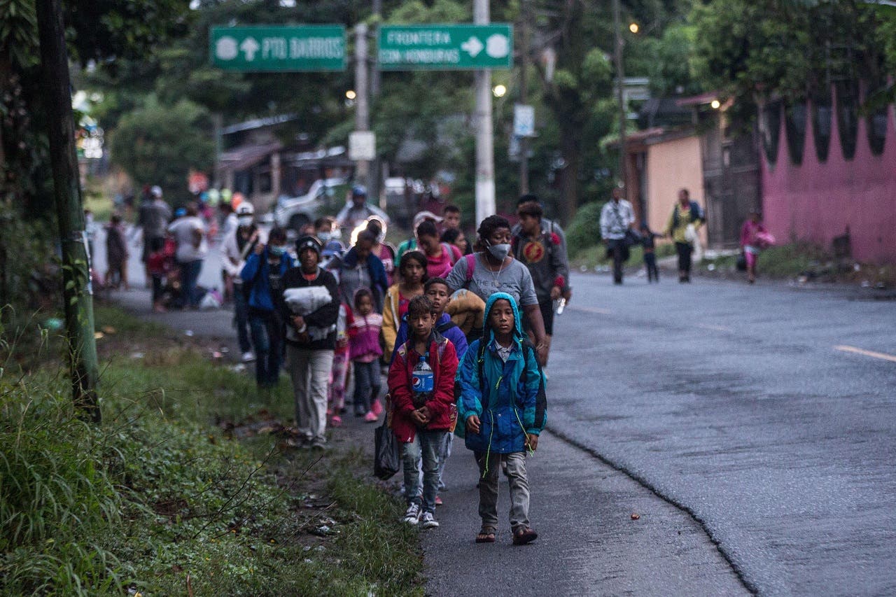 Guatemala promete detener y regresar a migrantes en caravana