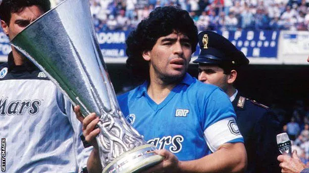 Muere Diego Maradona, el jugador de fútbol más grande de la historia