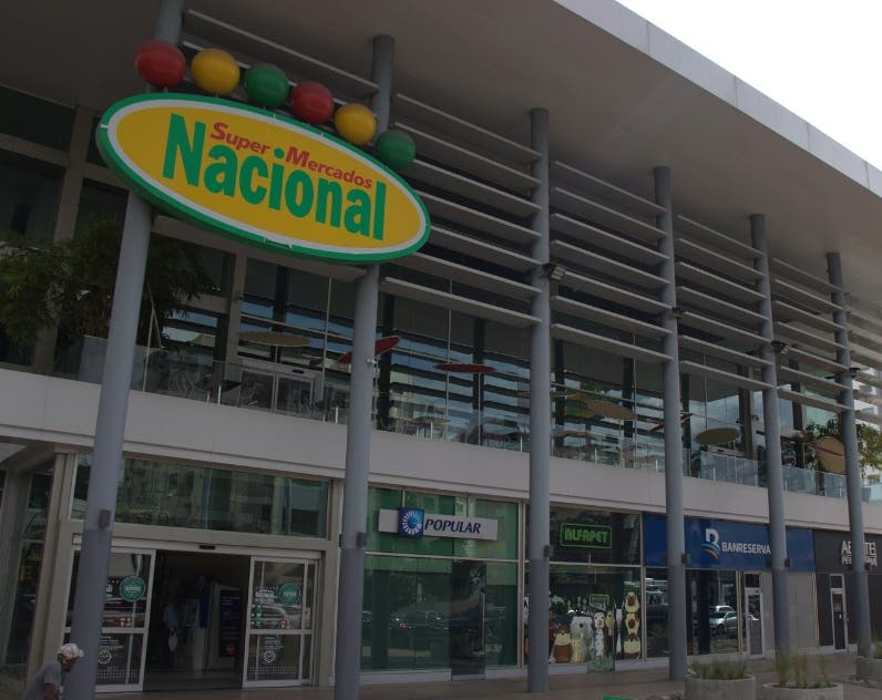 Supermercados Nacional adquieren dos sucursales de La Cadena
