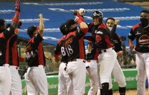 Dunand decide triunfo de Leones con  cuadrangular