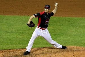 Pitcheo conduce a Leones a victoria 4-2 sobre Estrellas