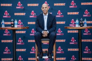 Alex Cora es el dirigente latino que llegó más rápido a 500 triunfos