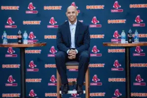 Alex Cora es el dirigente latino que llegó más rápido a 500 triunfos