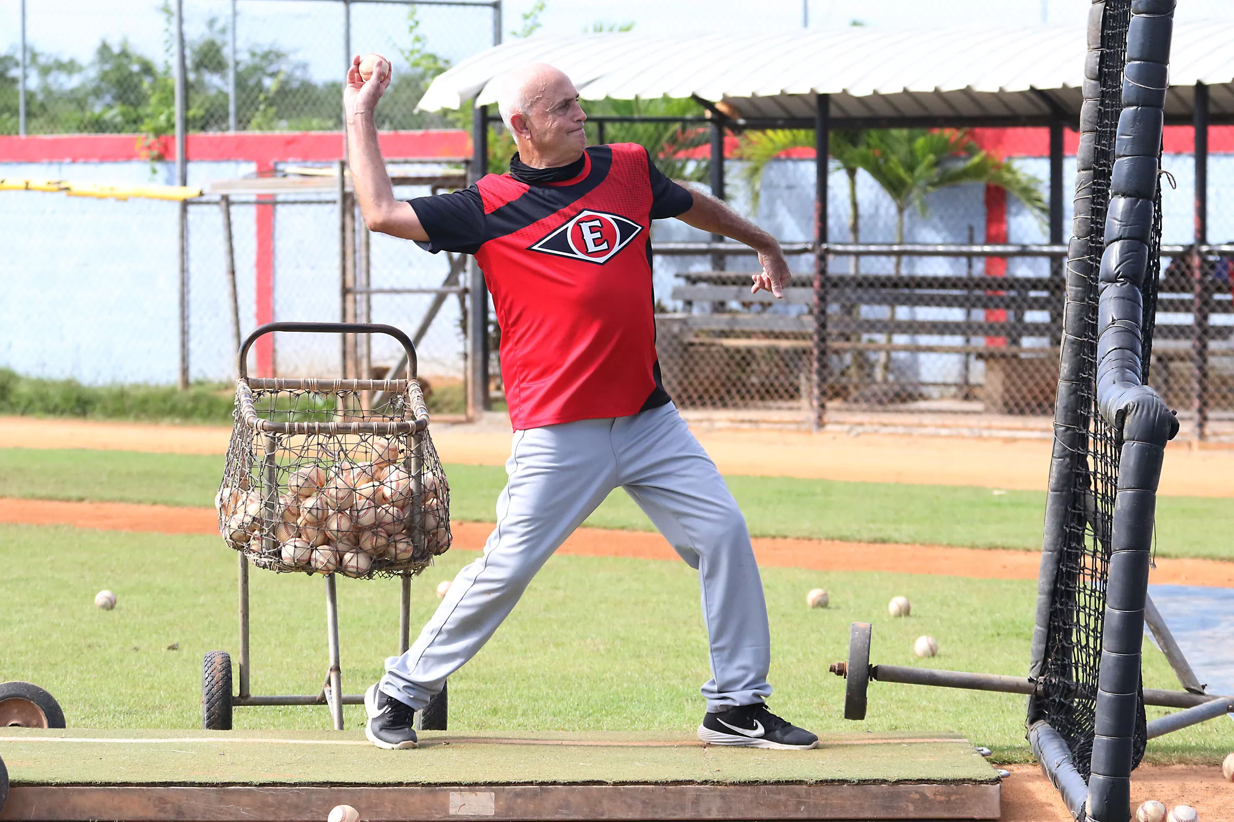 Dirigente del Escogido Dave Jauss apuesta al béisbol agresivo y buena defensa