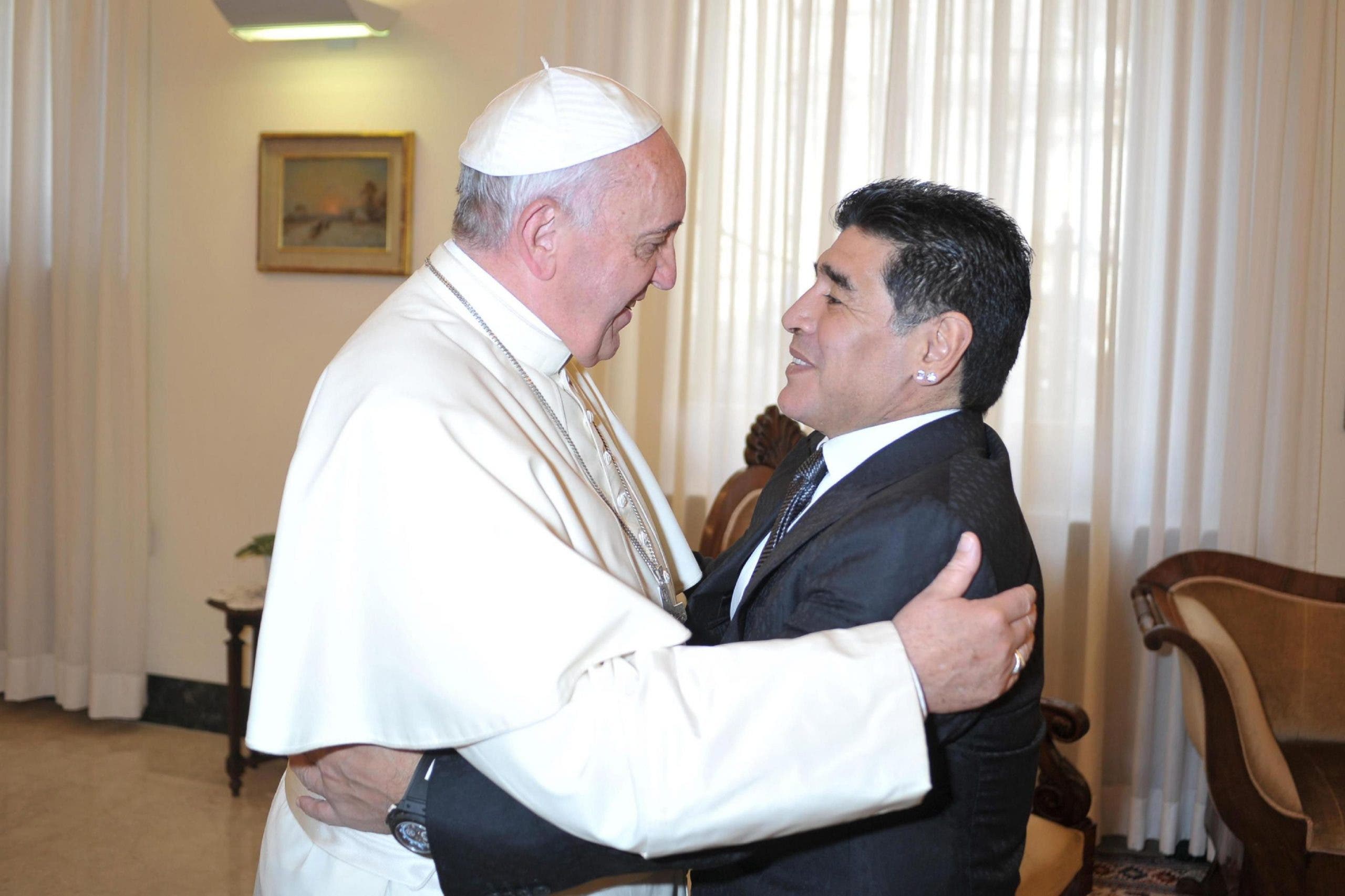 El papa Francisco recuerda “con afecto” y oración a Maradona