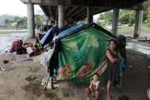 Honduras: Cientos de miles viven en albergues tras huracanes